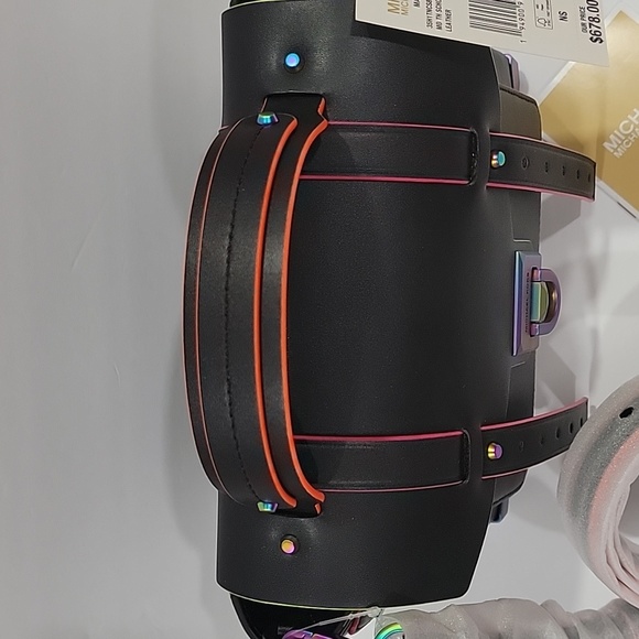 🔥Host Pick🔥Michael Kors Manhattan Satchel, Black with Neon Contrast Trim😍😍 - Picture 9 of 9